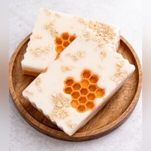 🍯 (3) Artisan Bars - Oatmeal Honey Goat’s Milk Soap Bars 🍯